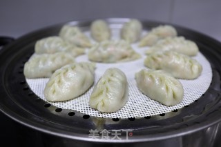 猪肉香芹胡萝卜烫面饺的做法步骤：12
