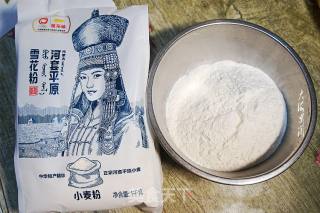 纯碱手工花式豆沙包的做法步骤：1