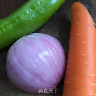 洋葱炒肥牛卷的做法步骤：1