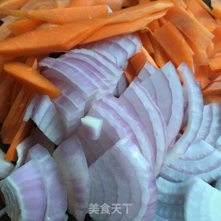 洋葱炒肥牛卷的做法步骤：4