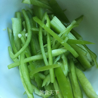 洋葱炒肥牛卷的做法步骤：6