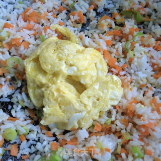 胡萝卜鸡蛋炒米的做法步骤：8