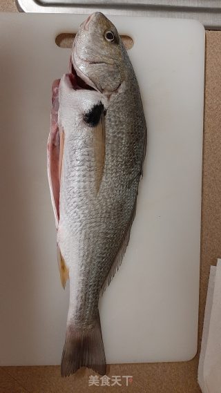 香酥鱼柳的做法步骤：1