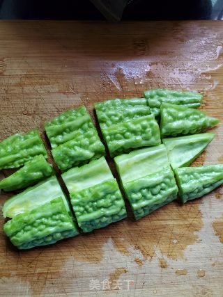 鸡爪苦瓜黄豆汤的做法步骤：3