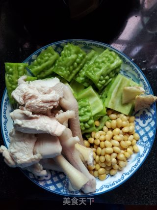 鸡爪苦瓜黄豆汤的做法步骤：4
