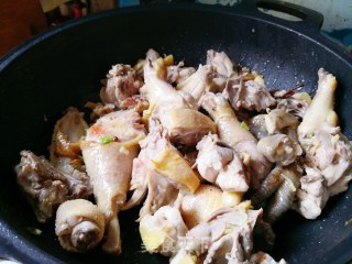 炖乌脚鸡的做法步骤：7
