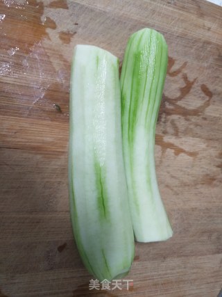 丝瓜豆腐汤的做法步骤：1