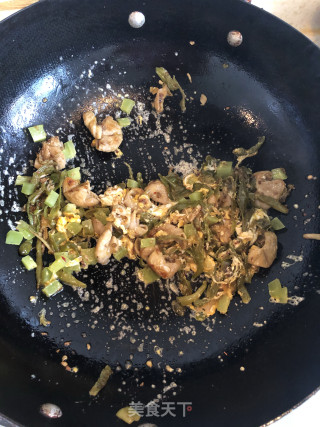 青椒肥肠炒饭的做法步骤：2