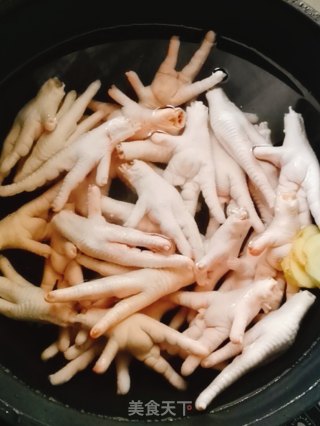 辣酱啤酒凤爪的做法步骤：2