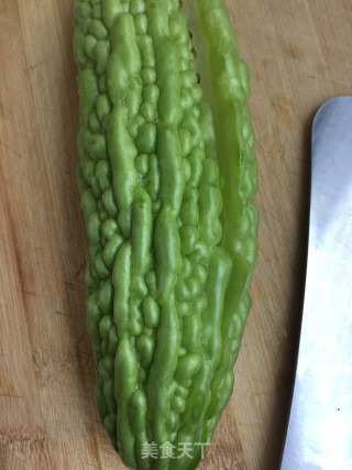 苦瓜拌卤驴肉的做法步骤：1
