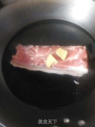 蒜苗回锅肉的做法步骤：1