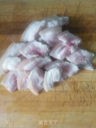 蒜苗回锅肉的做法步骤：2