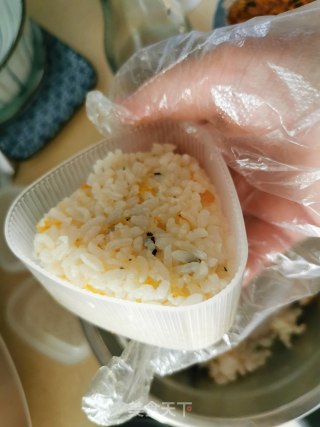 超简单饭团的做法步骤：2