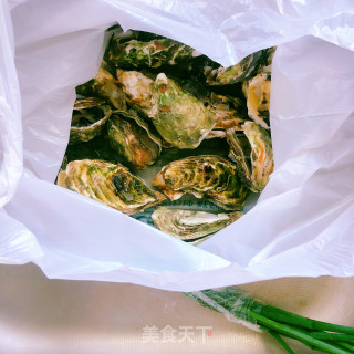 青椒蒜蓉蒸生蚝的做法步骤：1