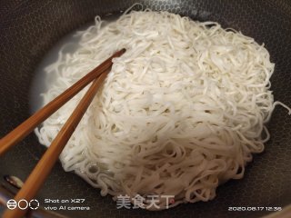 五花肉荷兰豆炒面的做法步骤：4