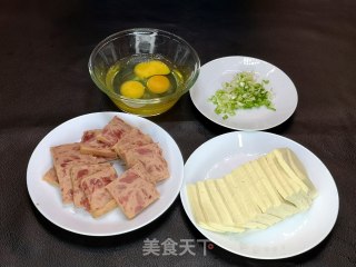 午餐肉豆腐鸡蛋饼的做法步骤：1