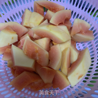 骨头焖木瓜粉丝煲的做法步骤：2