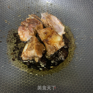 骨头焖木瓜粉丝煲的做法步骤：4