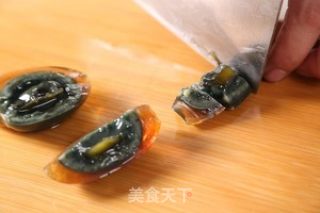皮蛋瘦肉粥的做法步骤：2