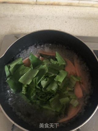 火腿肠油麦菜汤的做法步骤：3