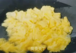 鸡蛋火腿炒豆米的做法步骤：3