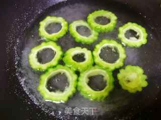 苦瓜鸡蛋饼的做法步骤：6