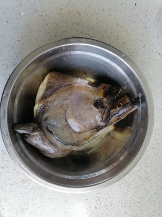 蒸鸦片鱼头的做法步骤：1