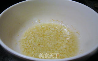 蒜茸焗龙虾尾的做法步骤：2