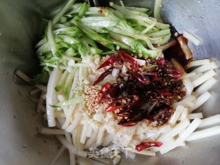 笋丝拌黄瓜的做法步骤：5