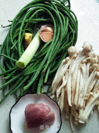 白玉菇炒豇豆的做法步骤：1