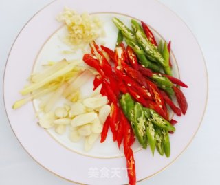 泡椒魔芋炒牛肉的做法步骤：3