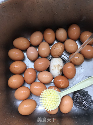 五香腌蛋的做法步骤：1