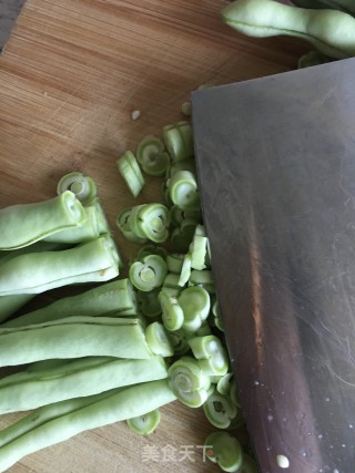 ￼￼四季豆粉丝肉包的做法步骤：7