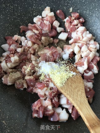 ￼￼四季豆粉丝肉包的做法步骤：13
