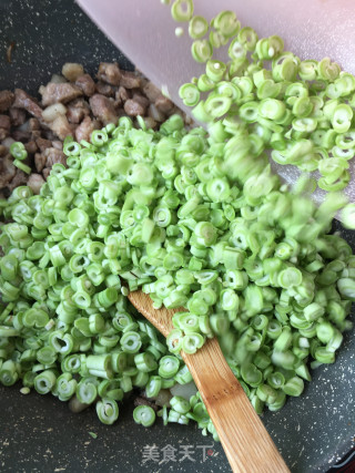 ￼￼四季豆粉丝肉包的做法步骤：16