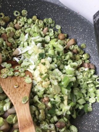 ￼￼四季豆粉丝肉包的做法步骤：18