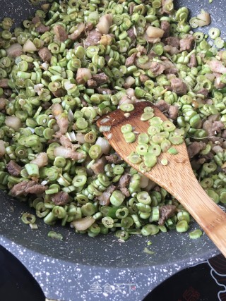 ￼￼四季豆粉丝肉包的做法步骤：21