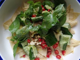 荆芥黄瓜拌豆腐皮的做法步骤：6