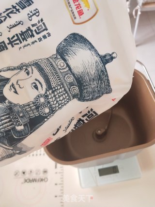 香菇鸡肉馅饼的做法步骤：2
