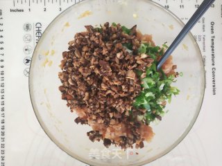香菇鸡肉馅饼的做法步骤：6