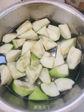 丝瓜过油肉的做法步骤：2
