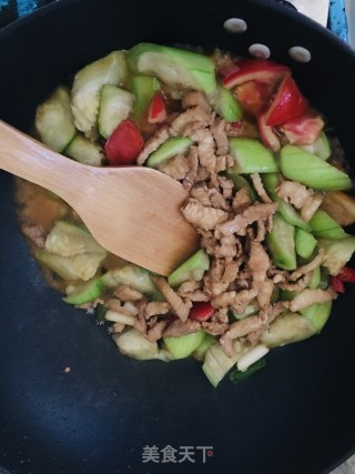 丝瓜过油肉的做法步骤：7