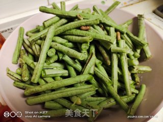 豆角虾仁鸡蛋面的做法步骤：3