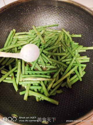 豆角虾仁鸡蛋面的做法步骤：5