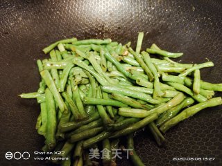 豆角虾仁鸡蛋面的做法步骤：7