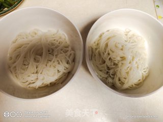 豆角虾仁鸡蛋面的做法步骤：10
