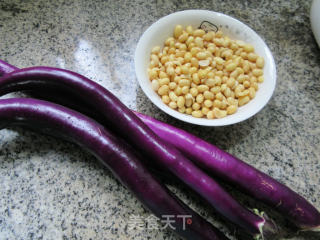 黄豆炒茄子的做法步骤：1