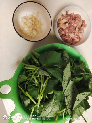 肉片炒红薯叶的做法步骤：2