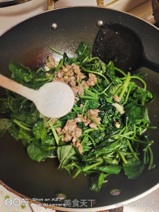 肉片炒红薯叶的做法步骤：7