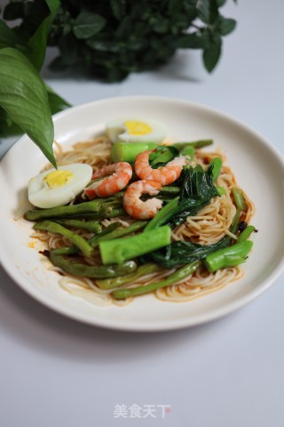 青菜虾仁鸡蛋拌面的做法步骤：6